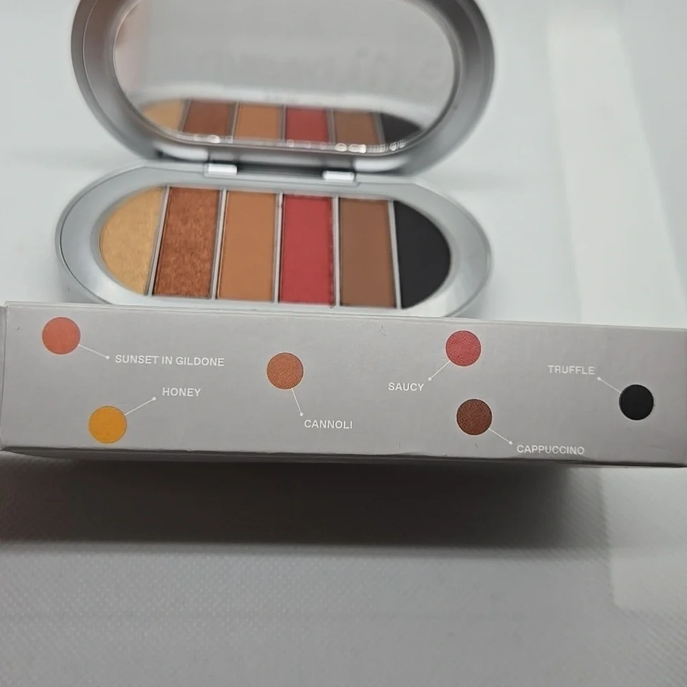 R.E.M. Beauty Glam Eyeshadow Palette